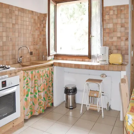 Six Bedroom Holiday In Speluncato