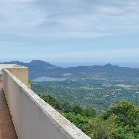 Six Bedroom Holiday In Speluncato Casa vacanze